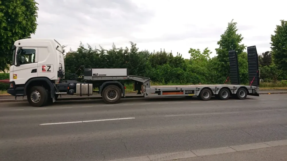SEMI PORTE ENGINS
